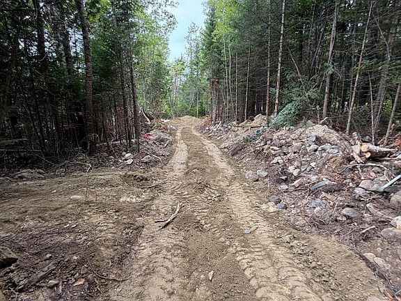 3rd image of 684 Lower Detroit Road