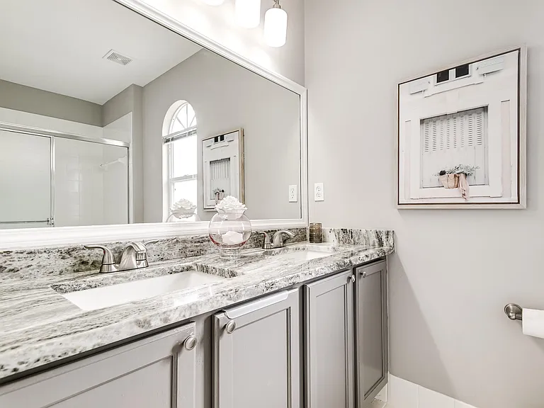 13354 Georgian Ct — Photo 16