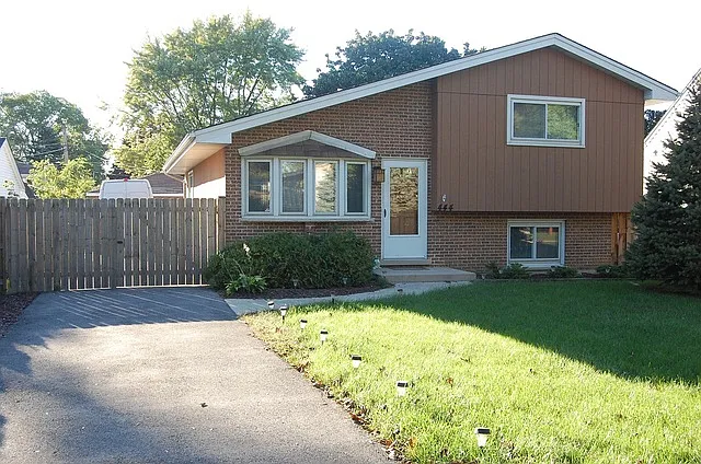 444 Oak Ave photo 1