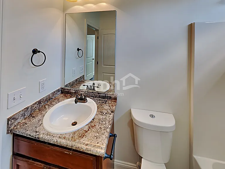 572 Laurel Ln — Photo 17