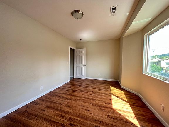 4th image of 6110 Sacramento Ave #6110