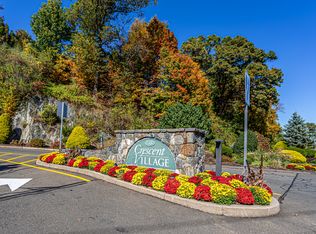 6 Ashwood Cir, Shelton, CT 06484