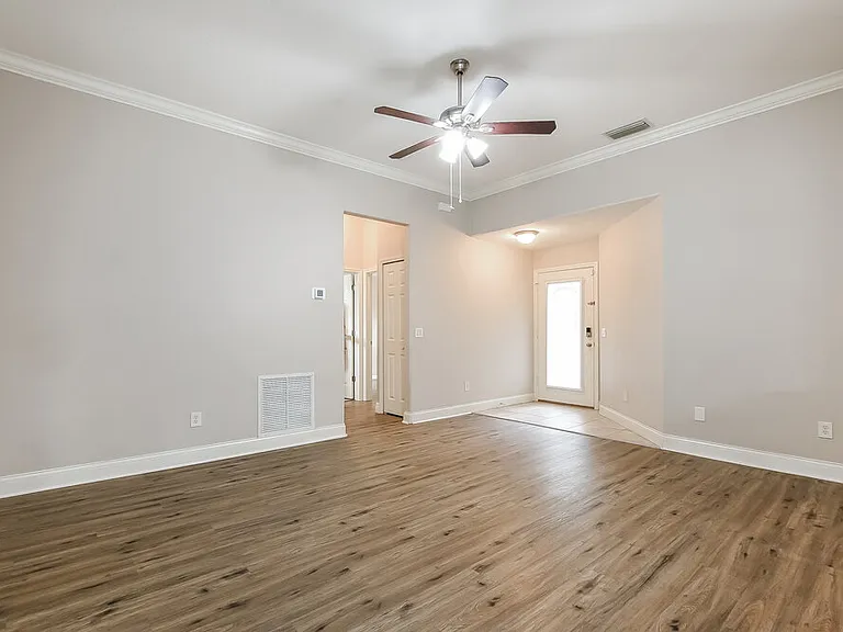 348 Ashton Woods Ln — Photo 3