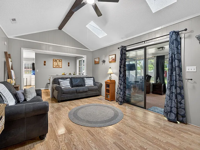 640 Summerest Ct — Photo 11