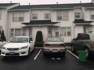 6 Yorkshire Ct, Nanuet, NY 10954