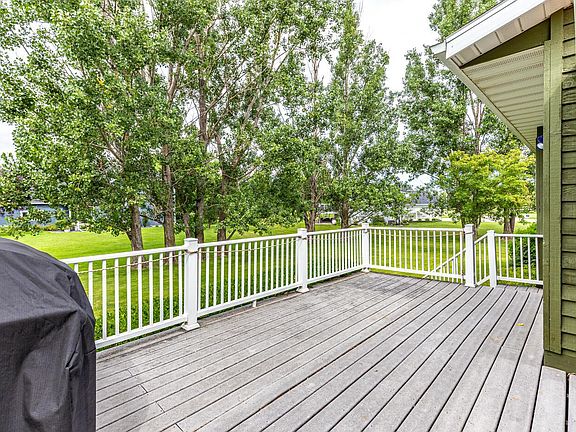5th image of 625 Evergreen Cir