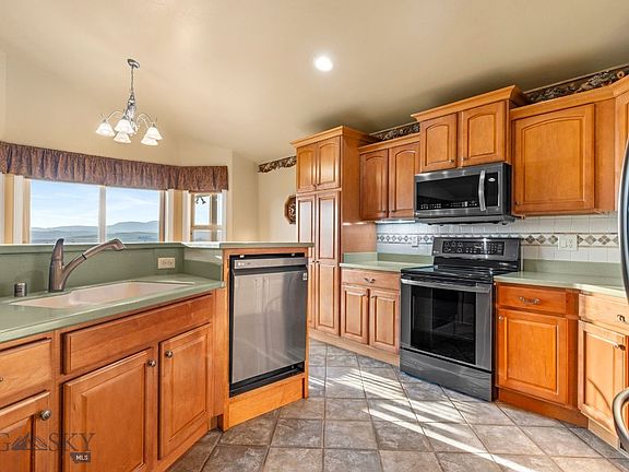 5th image of 827 Antelope Ridge Rd
