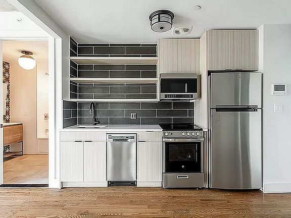 3rd image of 740 E 21st St #3C