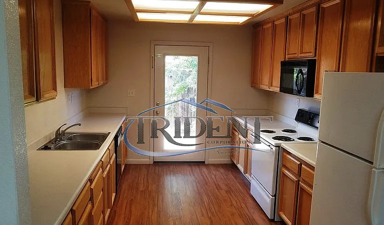 1070 Arbor Dr — Photo 9