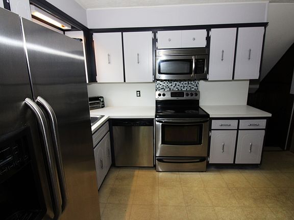 3rd image of 336 Rose St