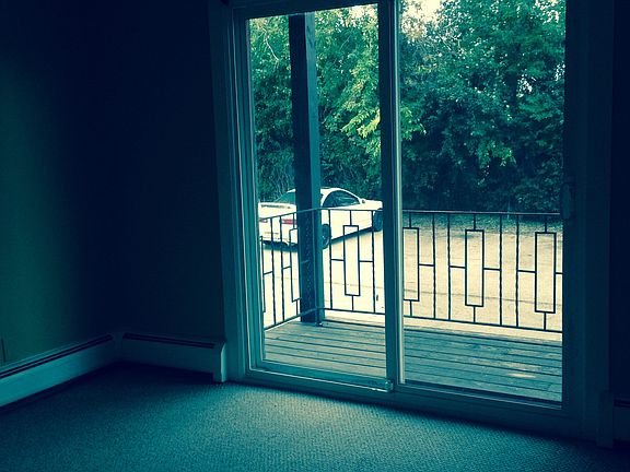 3rd image of 1410 Carriage Ln APT 2