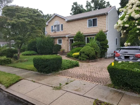 211 41st Street, Copiague, NY 11726