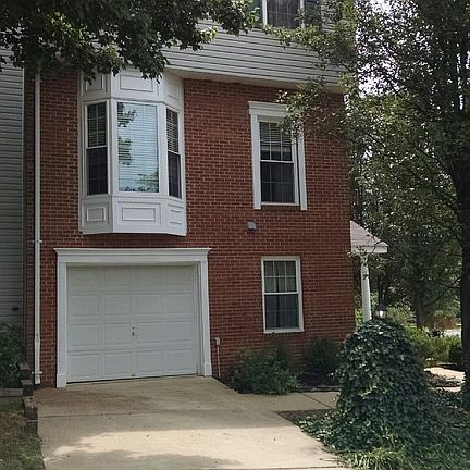 Front of Townhouse/Driveway