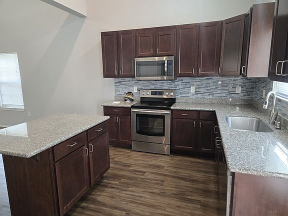 5th image of 602 Oak St