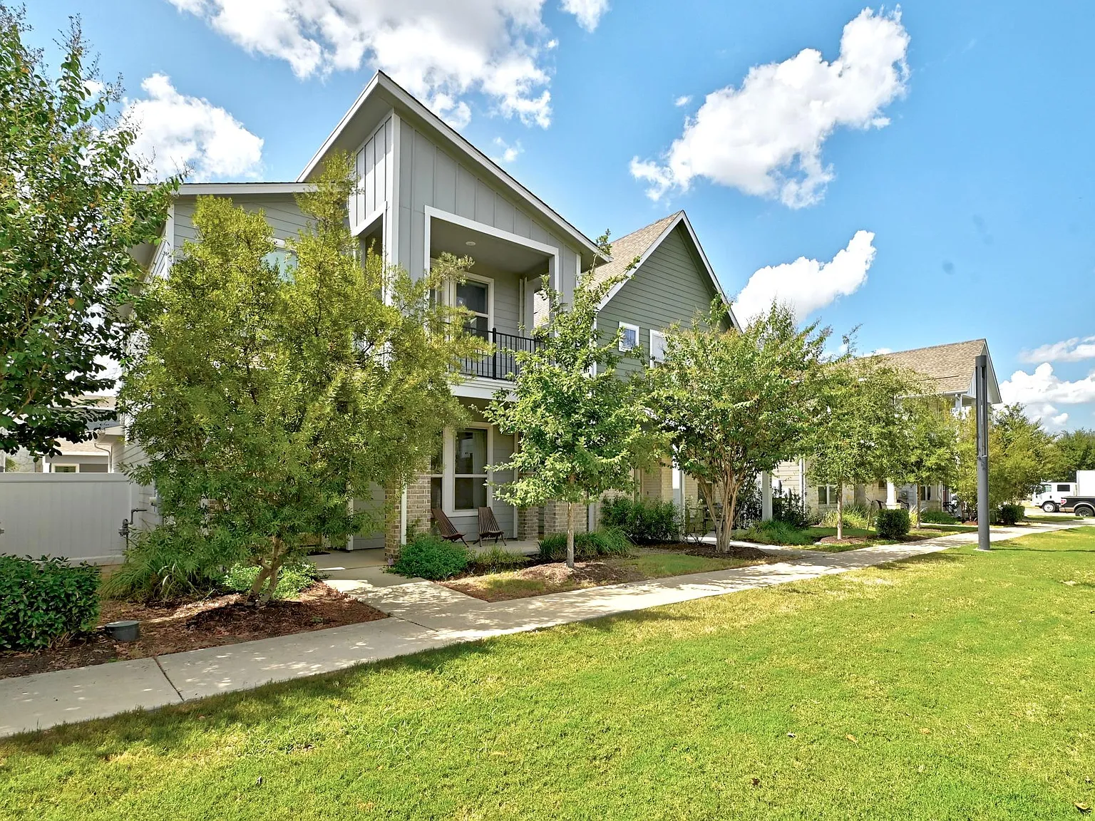 2 bed, 2.5 bath, 1275 sqft, $2,195 — Photo 3