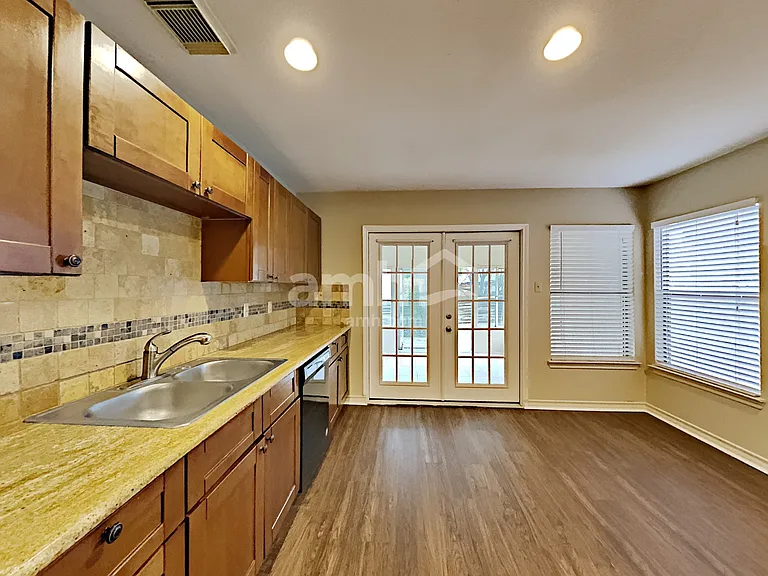 8010 Manderly Pl — Photo 3