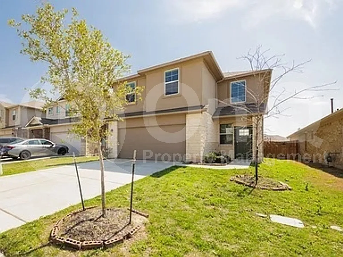 4 bed, 1.0 bath, 2220 sqft, $2,200 — Photo 2