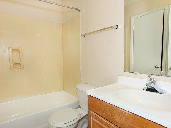 5th image of 2111 Cobblestone Ln APT F