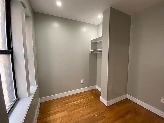 4th image of 21 Fort Washington Ave