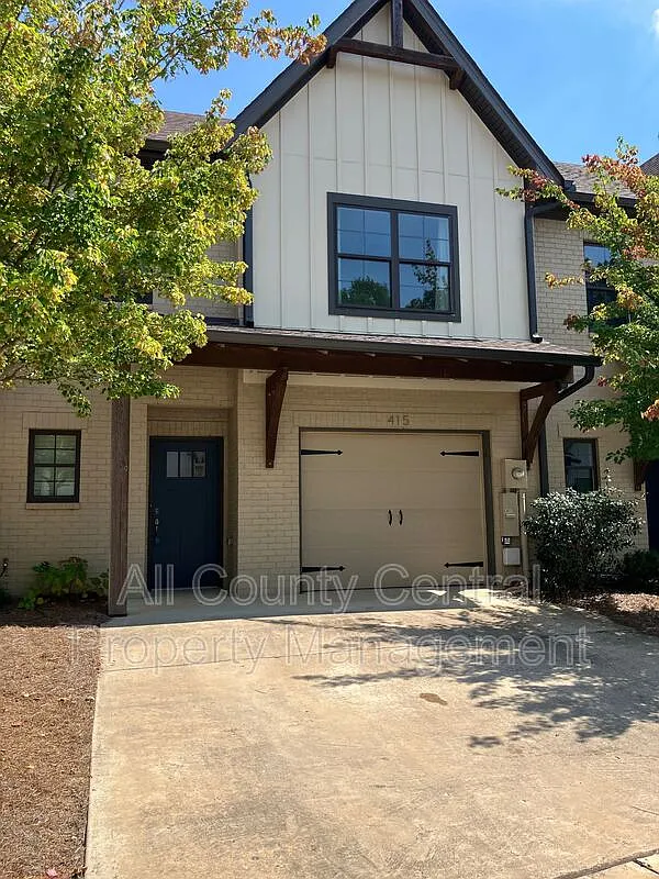 3 bed, 2.5 bath, 2036 sqft, $3,000 — Photo 2