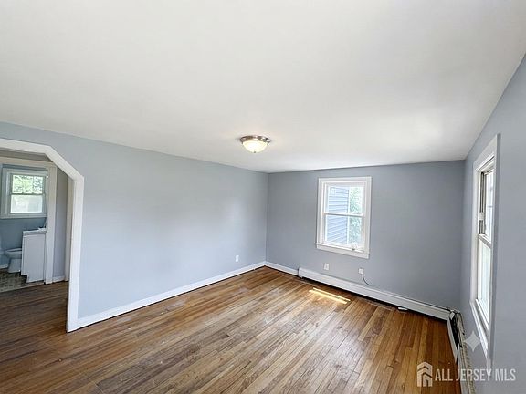4th image of 65 Lehigh Ave