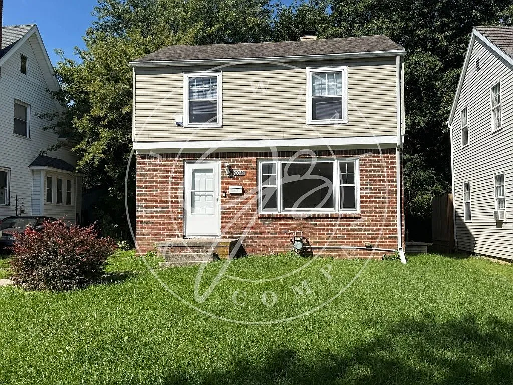 3 bed, 1.5 bath, 1176 sqft, $1,400 — Photo 1