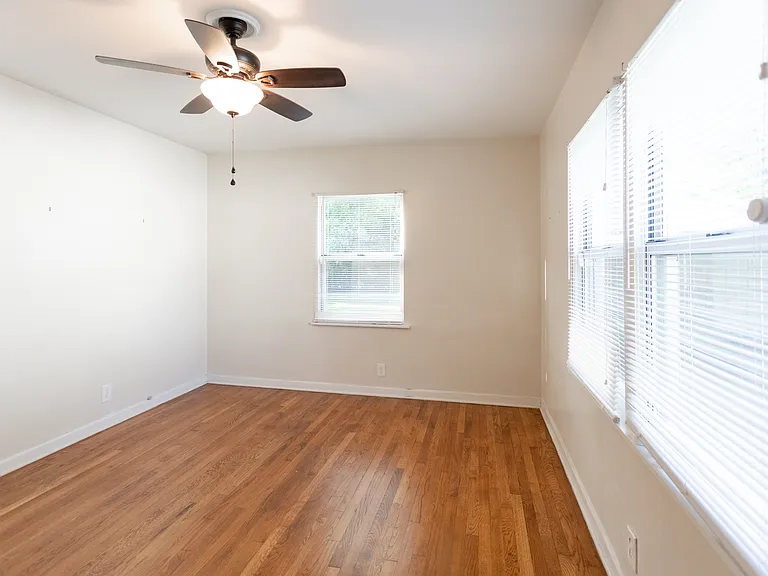 349 Irvington Dr — Photo 8