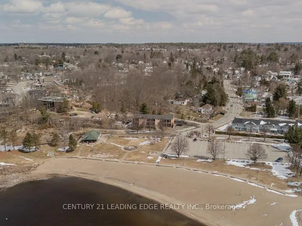 21 Prospect St #4, Parry Sound, ON P2A 2B5