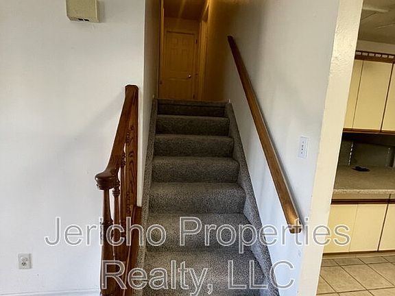 3rd image of 1180 S Kline Way