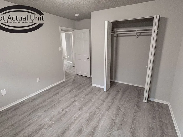 211 Wheaton Ct — Photo 22