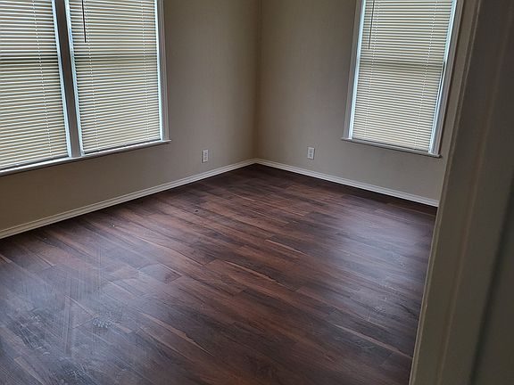 4th image of 505 E Wilbarger St