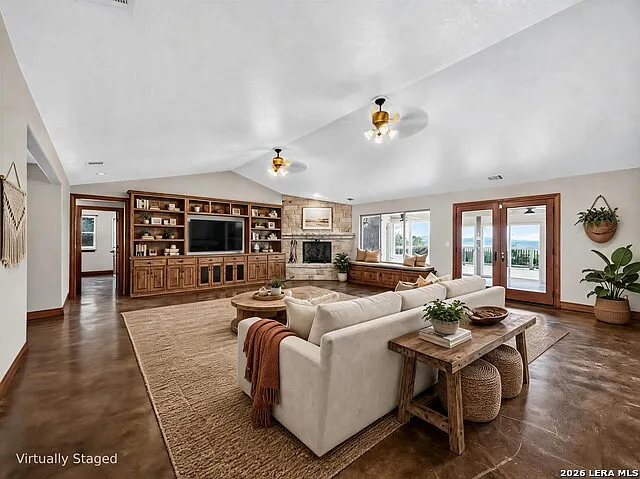 4 bed, 4.0 bath, 4482 sqft, $9,000 — Photo 3