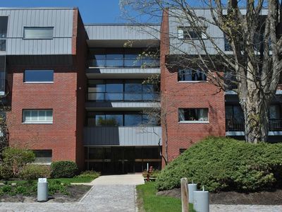 75 Grove St APT 322, Wellesley, MA, 02482