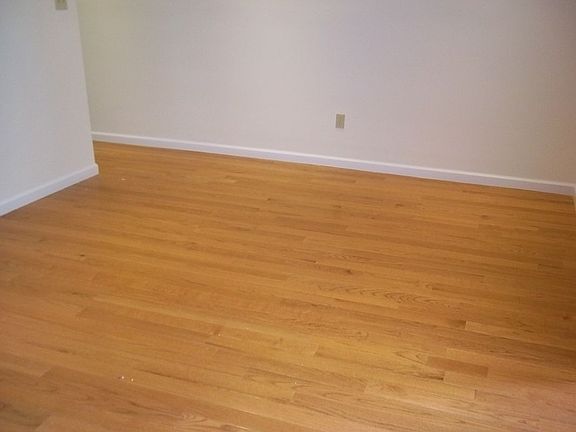 2nd image of 423 16th St #4F