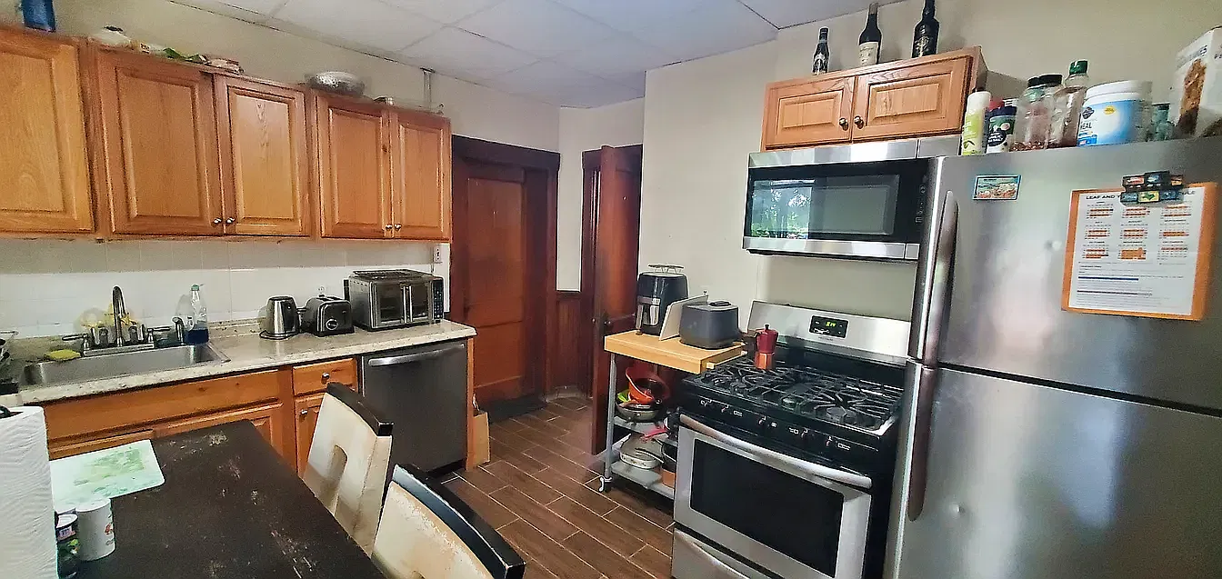 3 bed, 1200 sqft, $2,800 — Photo 2