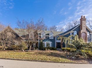 7 Beacon Hill Dr, Chester, NJ
