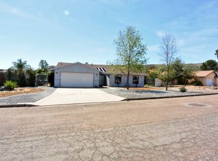 16322 Scarbery Rd, Ramona, CA 92065