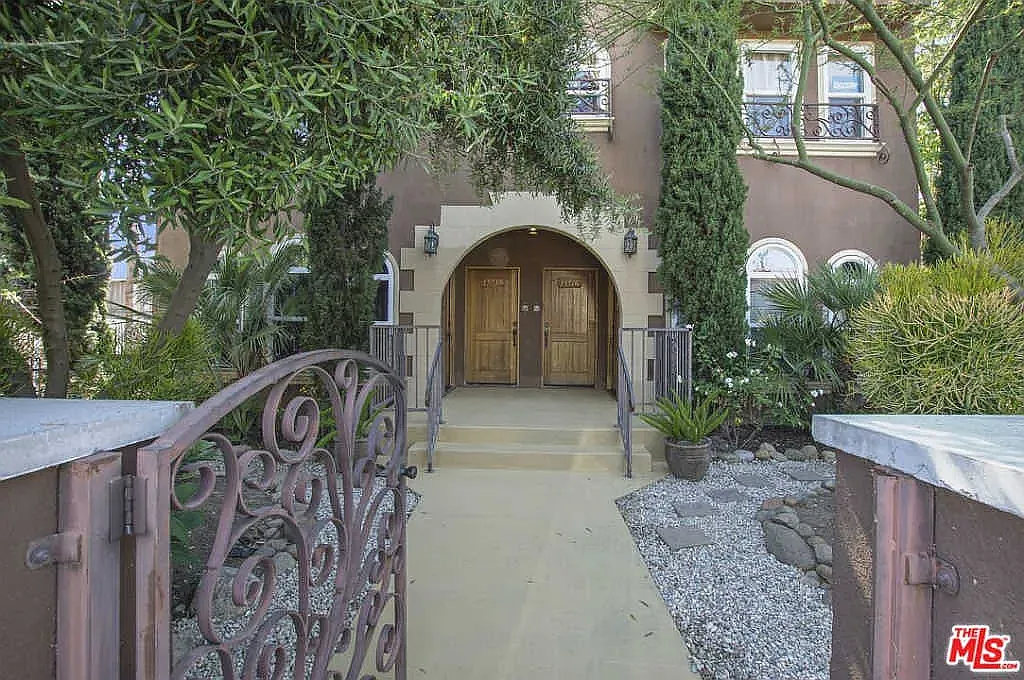 2 bed, 4904 sqft, $3,100 — Photo 3