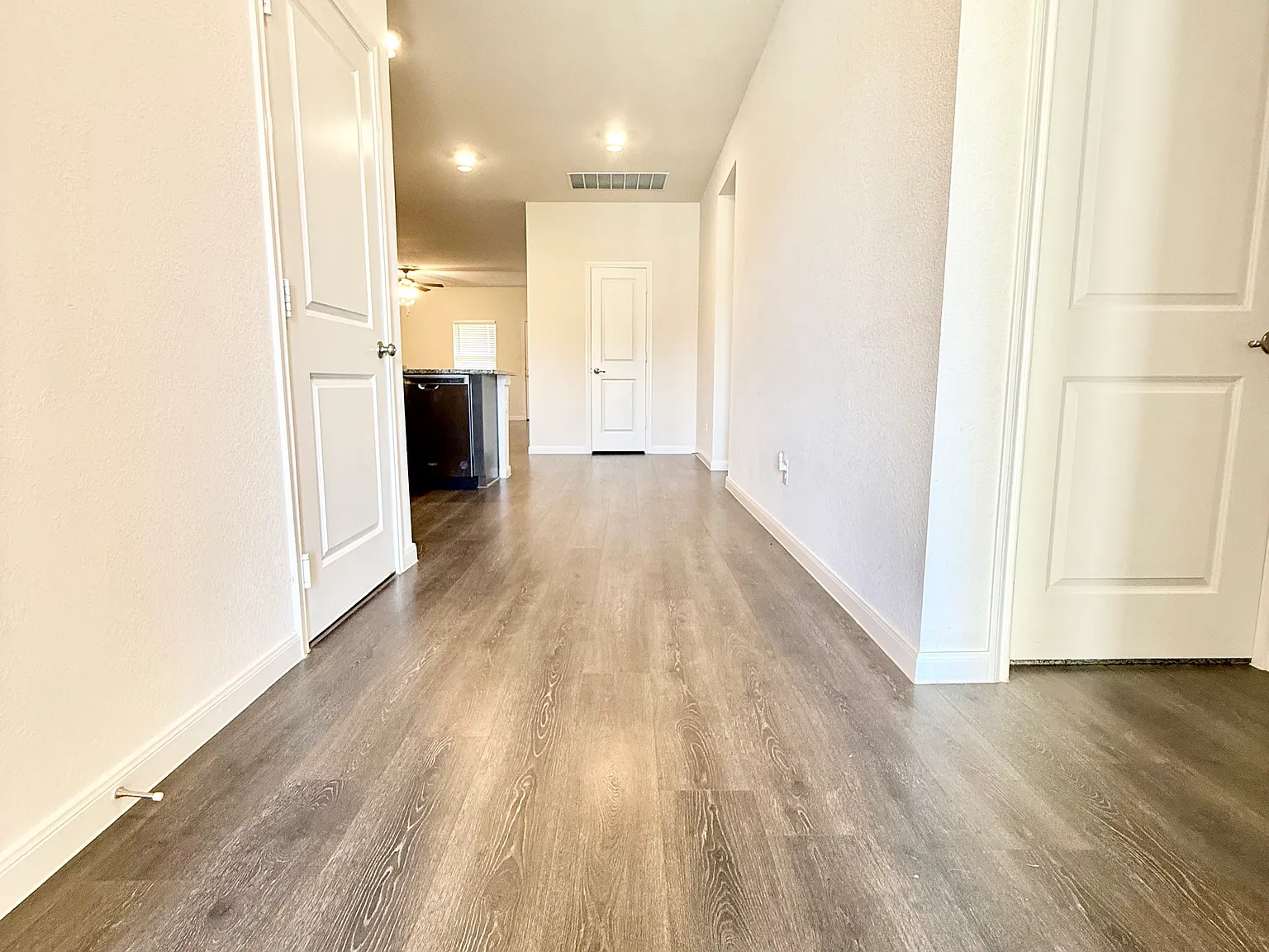 4 bed, 2059 sqft, $2,200 — Photo 3