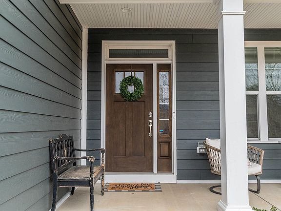 4th image of 48 Yates Cir