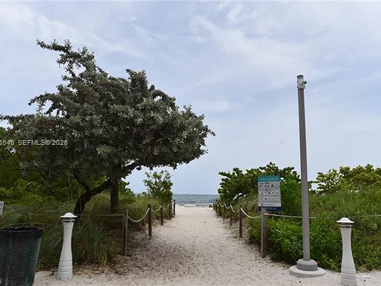 5555 Collins Avenue Cu #8K — Photo 40