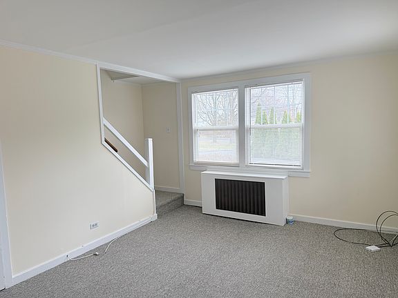4th image of 51 Greenlawn Dr
