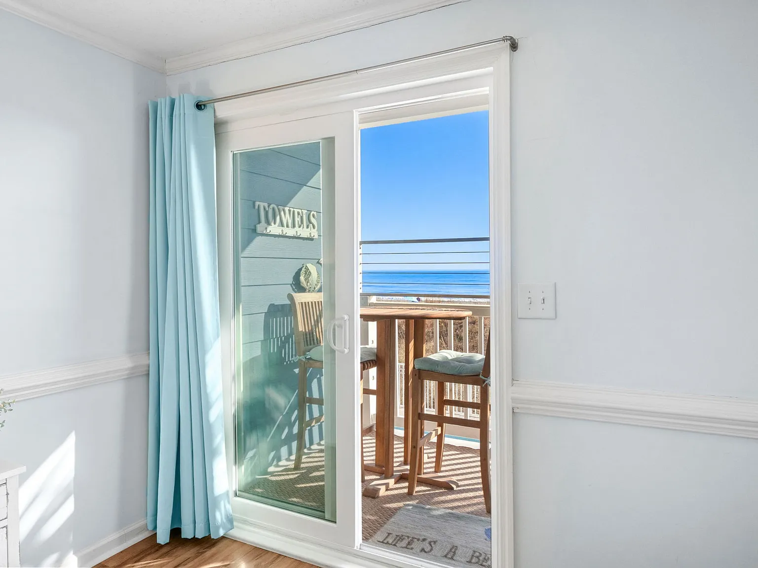 2 bed, 900 sqft, $1,900 — Photo 2