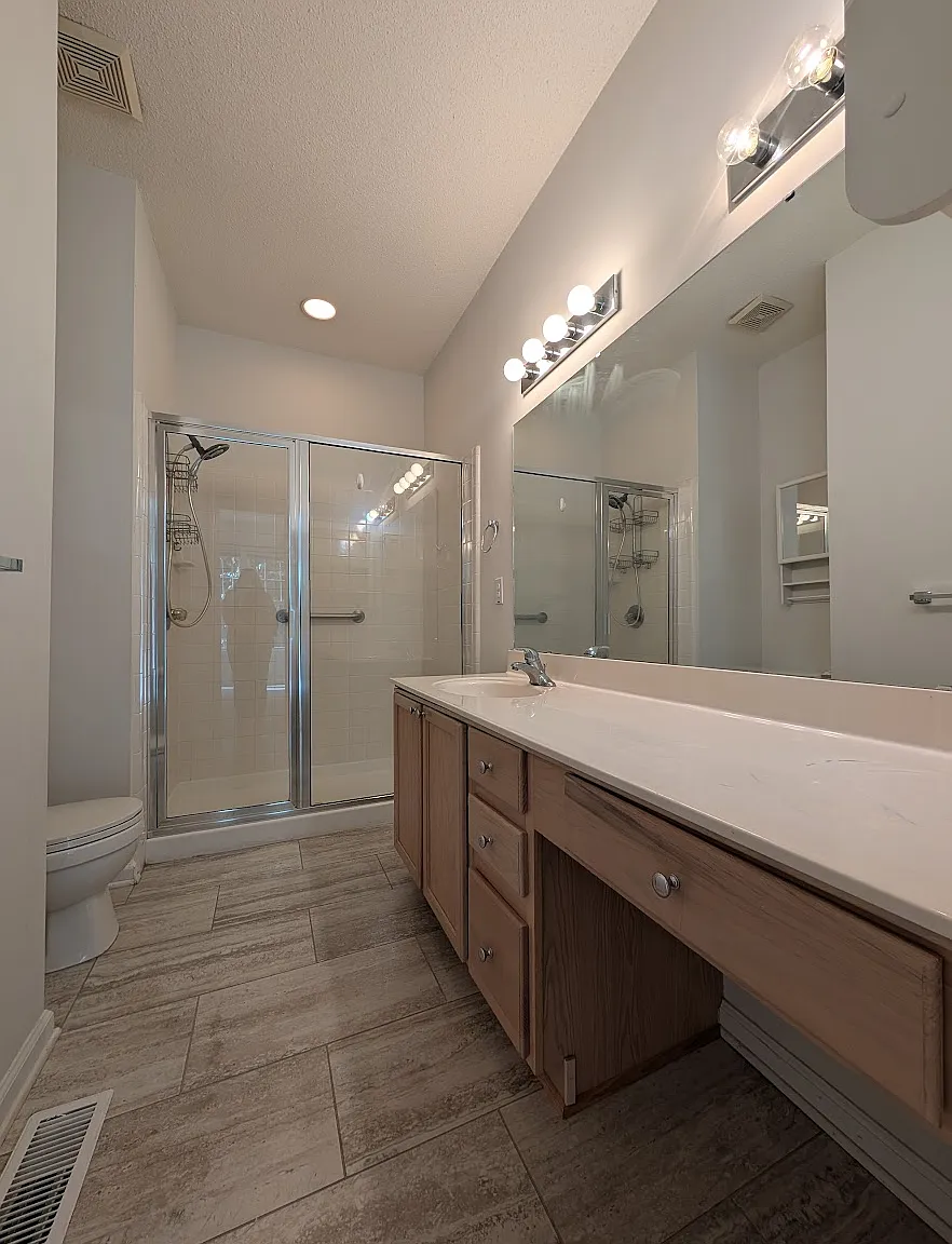 1st floor Primary Bedroom w/Ensuite — Photo 3
