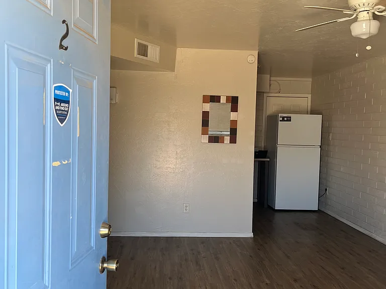 6235 N 60th Ave #2 — Photo 2