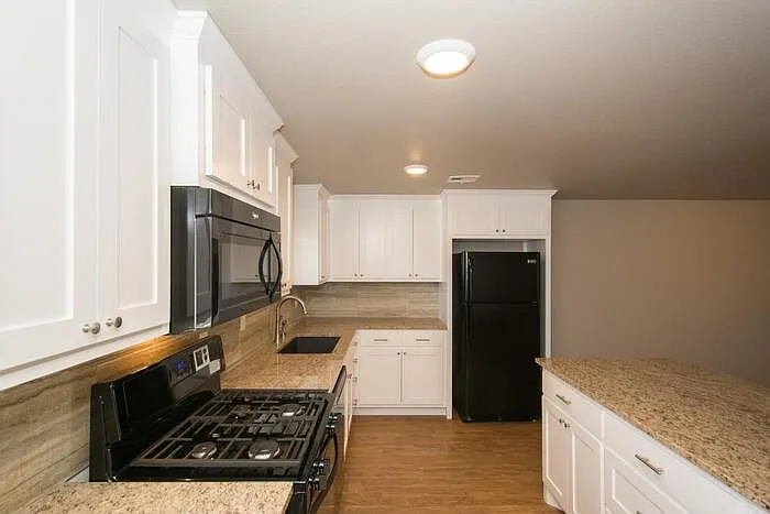 2624.5 E 7th St — Photo 12