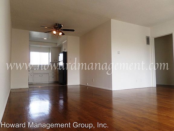 2nd image of 2104 Ocean Park Blvd APT 2