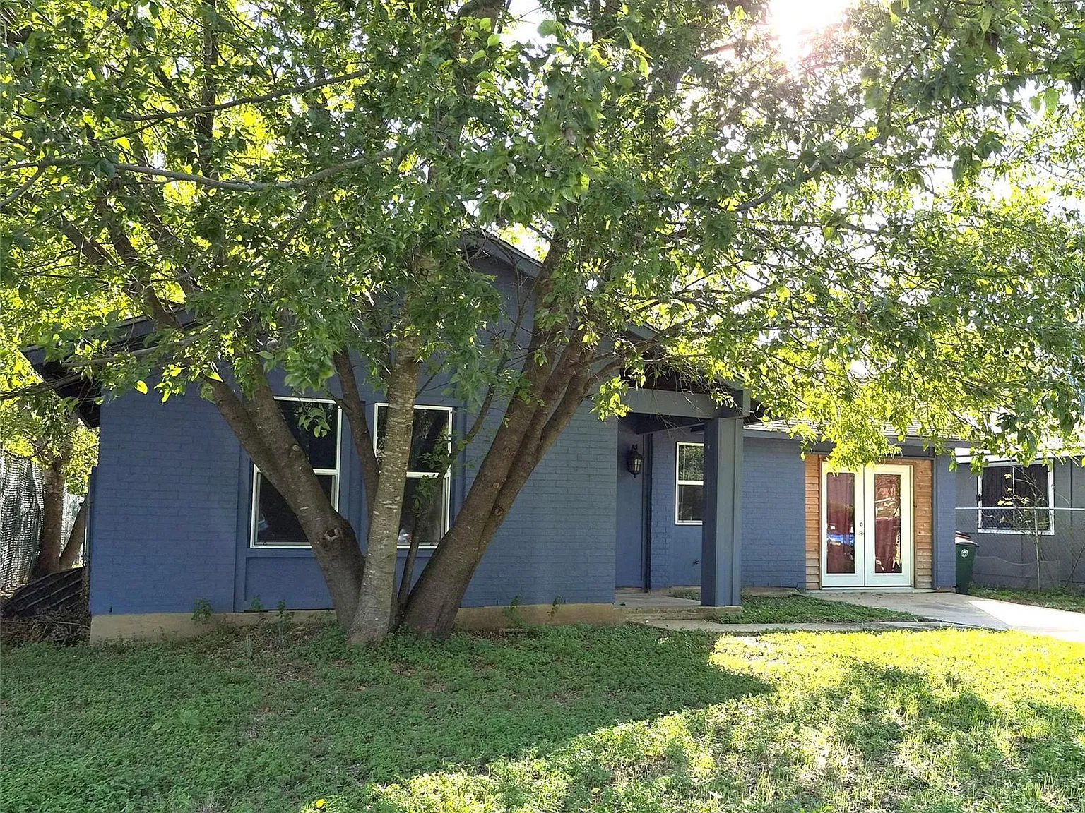 4 bed, 3.0 bath, 1333 sqft, $2,350 — Photo 1
