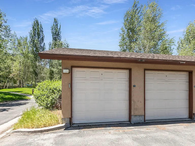 1600 Pinebrook Blvd #E1 — Photo 17