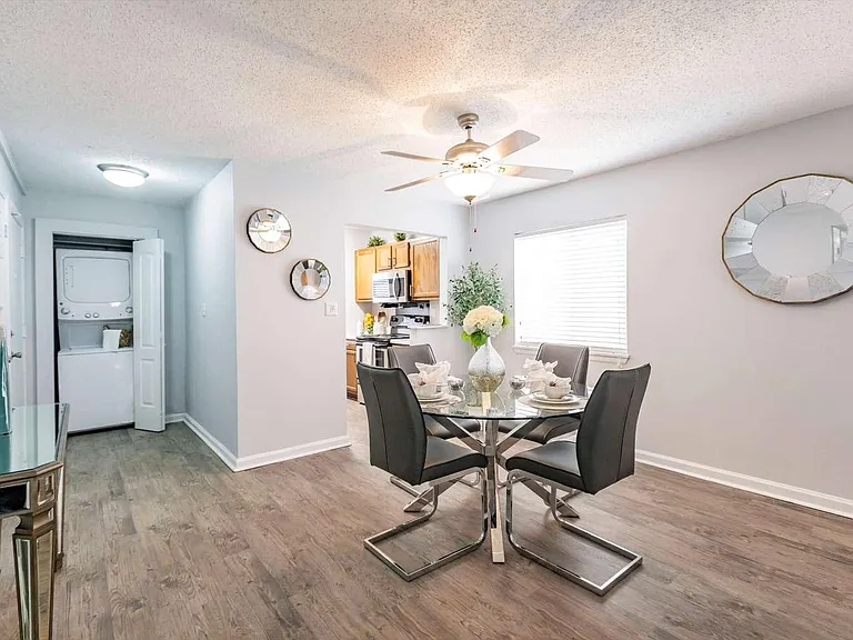 Cypress Winds Apartment Homes — Photo 9